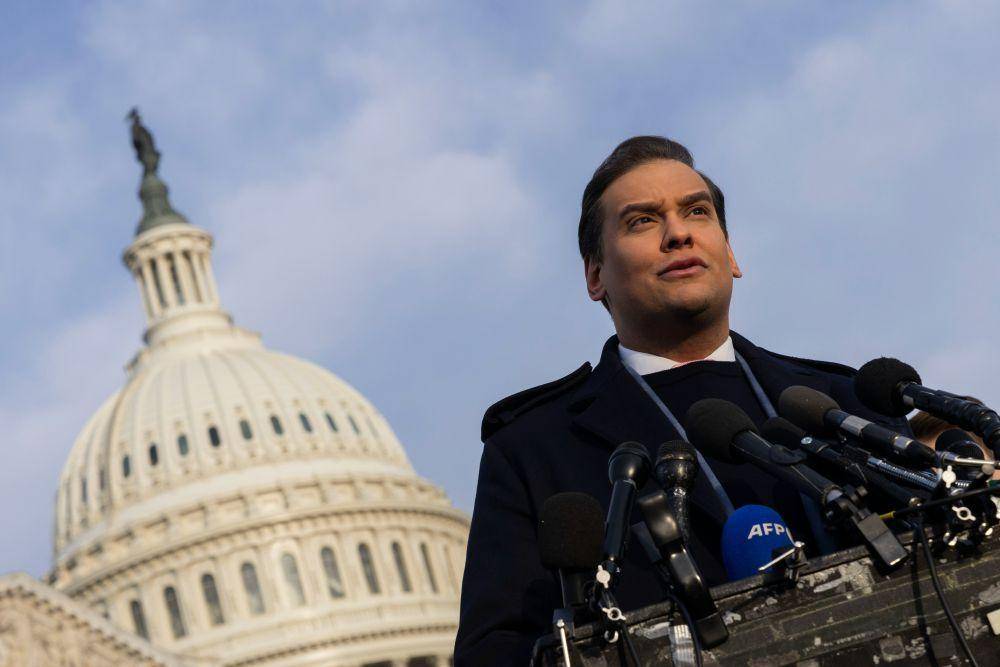 "可悲的是,我们已经习惯了小丑"_美国_乔治·桑托斯_鲍勃·梅嫩德斯