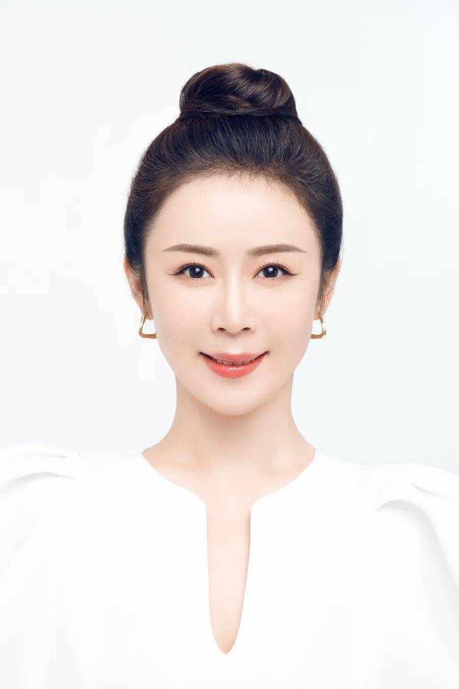 饰 贡少爷北京京剧院青年团优秀叶派小生演员王倩倩 饰 贡小姐北京