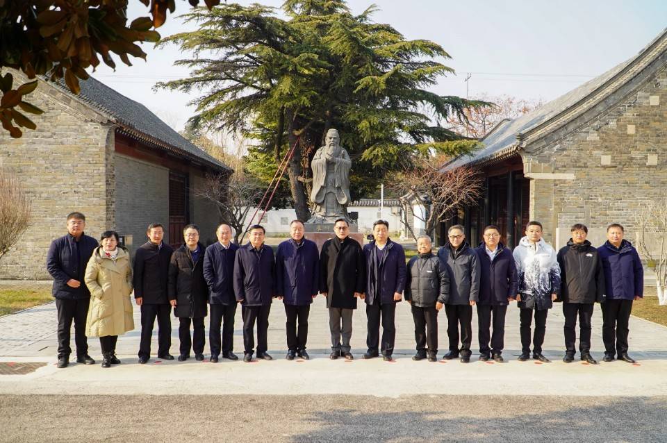 济宁学院与至圣孔子基金会合作签约仪式隆重举行_孔垂长_文化_中华