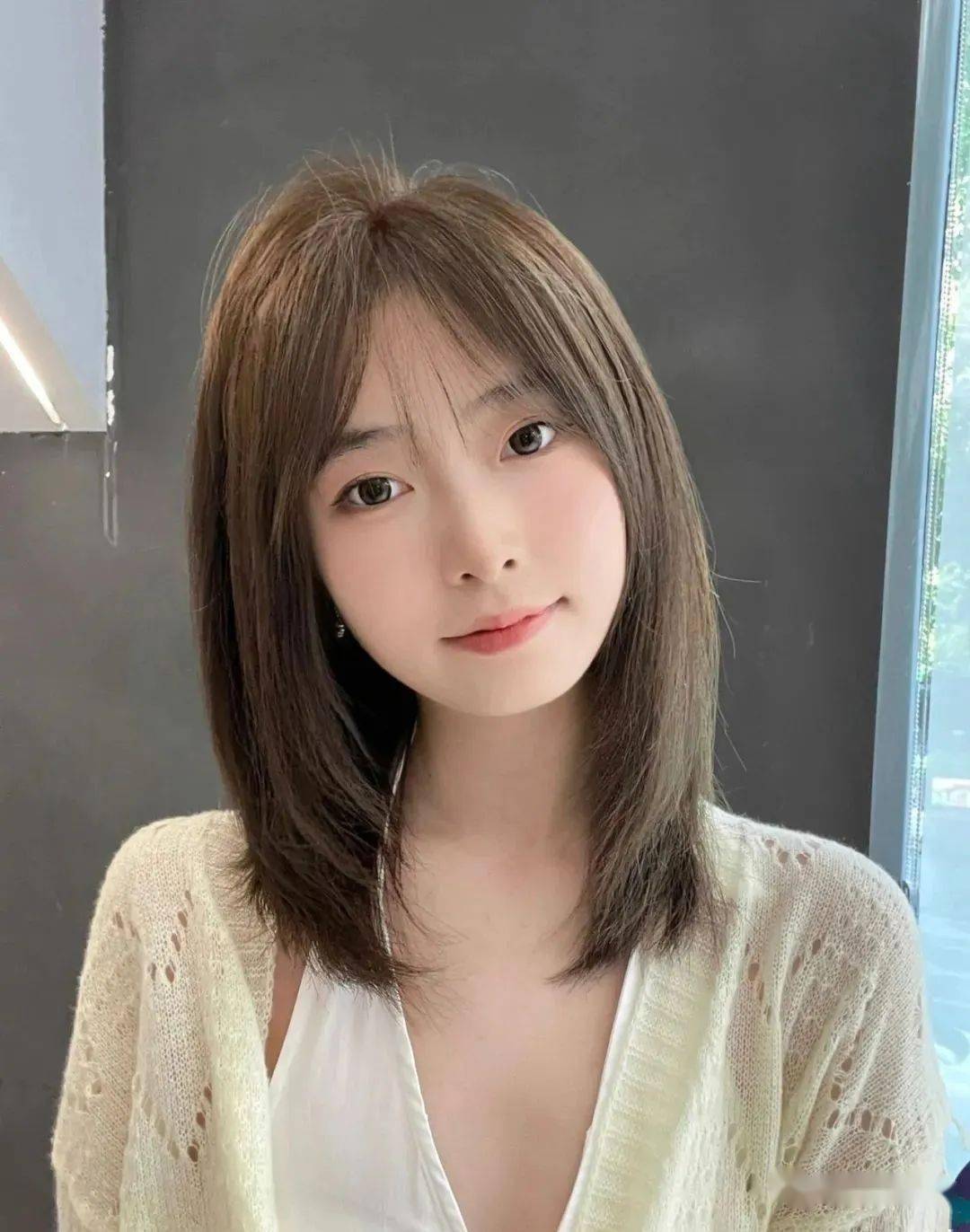 秋冬超火超温柔不长不短不烫也好看的中发不烫也能够美艳四方发型的