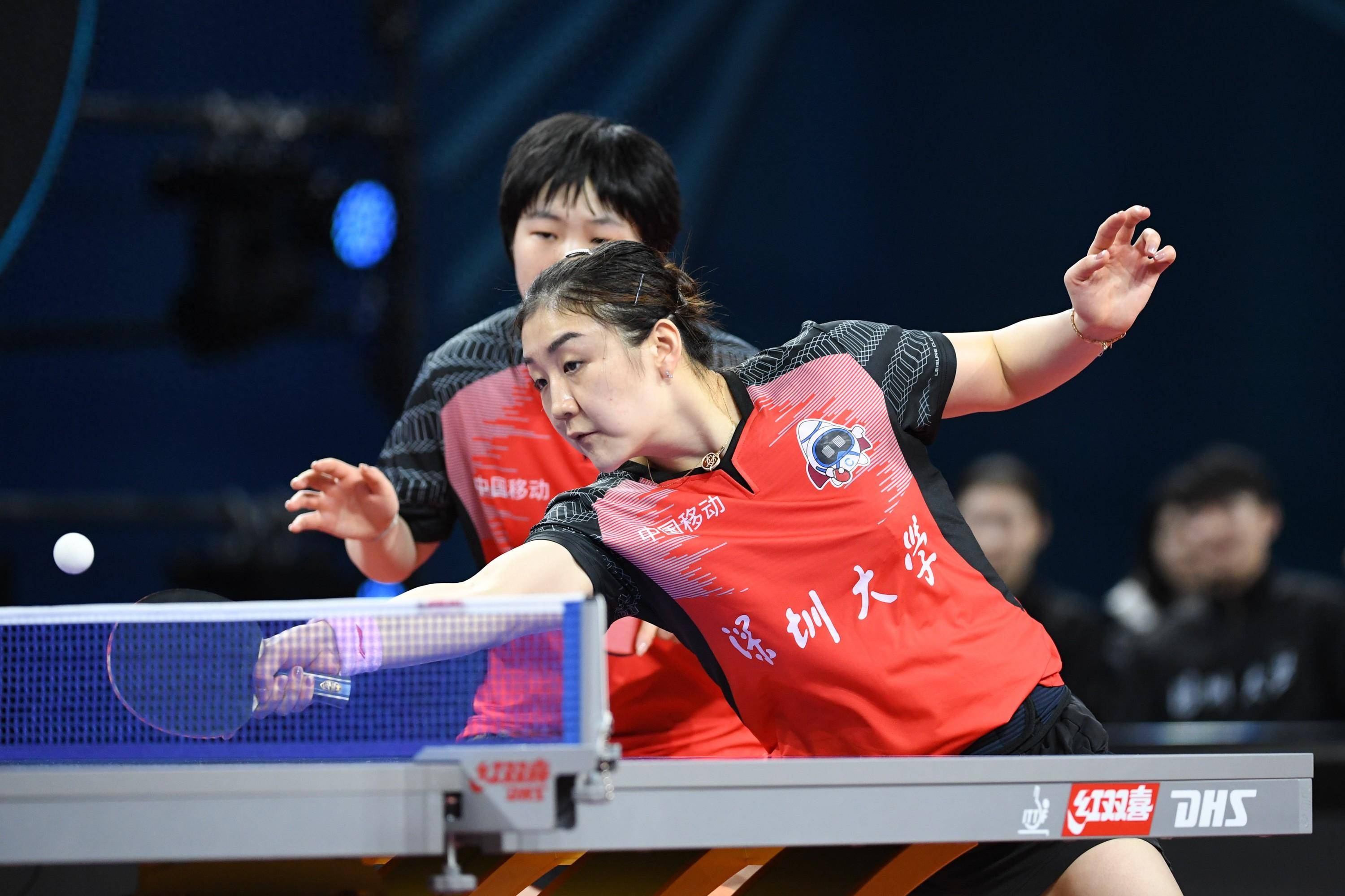 当日,在广东深圳举行的2023中国乒乓球俱乐部超级联赛总决赛女子团体