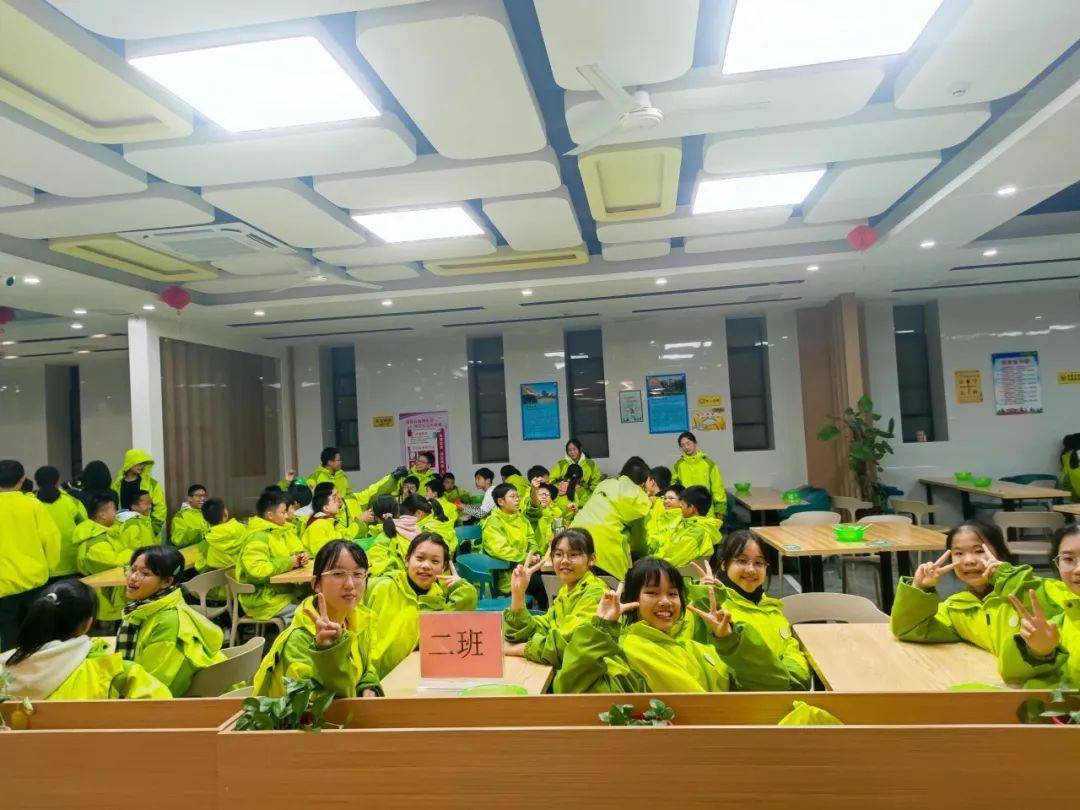 浓浓饺子香,暖暖冬至情 —— 柳州铁一中学(初中部)教育集团崇远校区