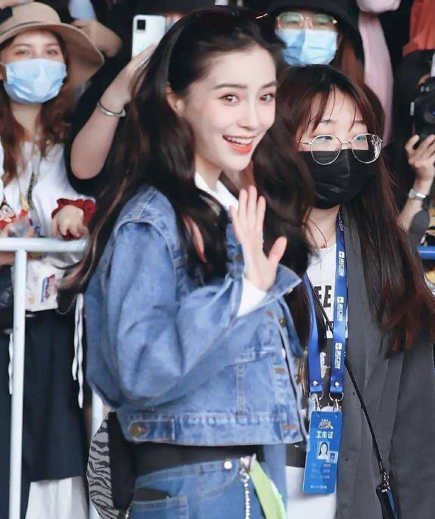 蔡徐坤耀眼,沙溢,angelababy,郑恺,蔡徐坤,黄旭熙六人齐聚,身着牛仔装