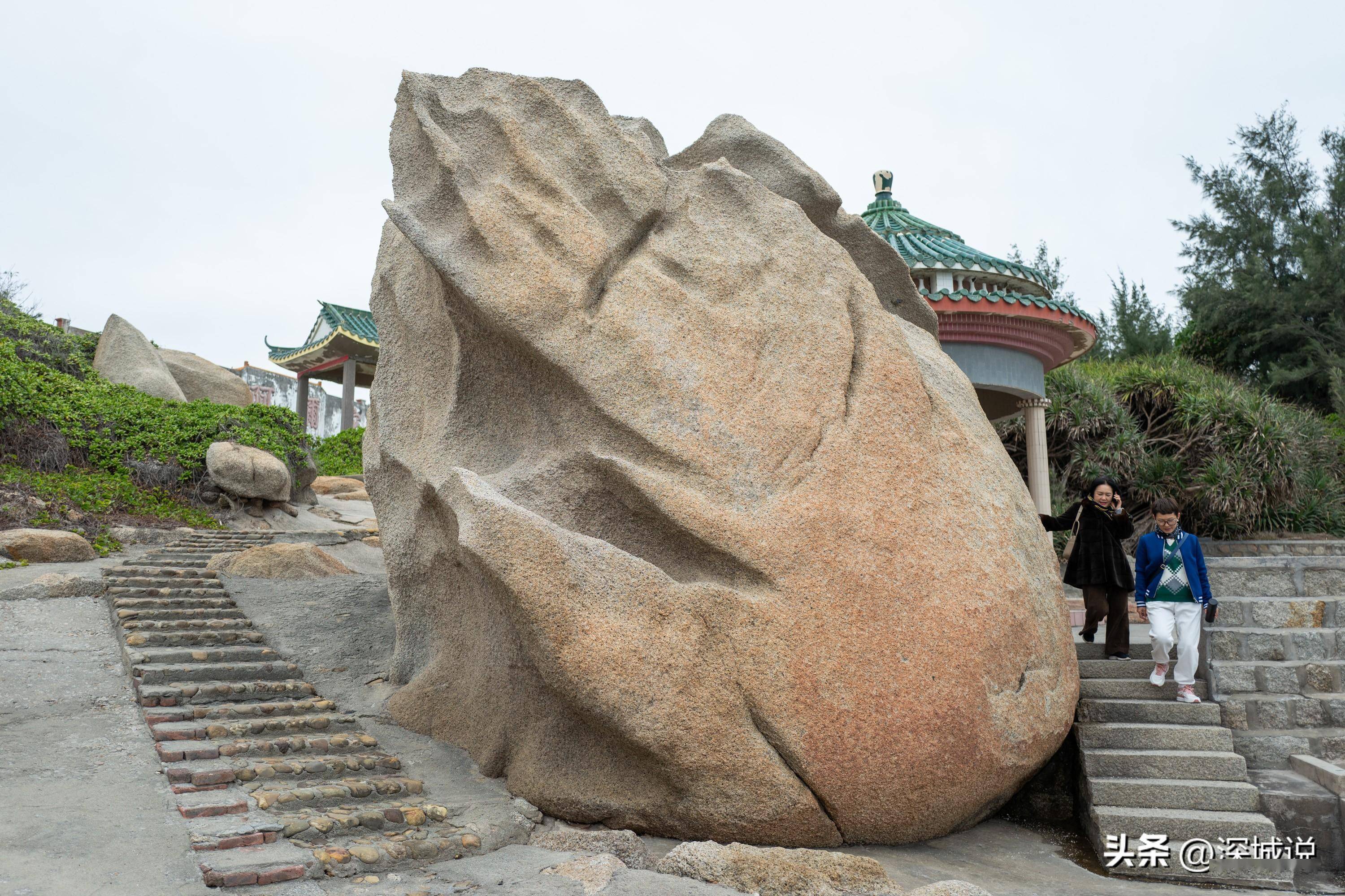 汕尾遮浪海边风景独好,网红古堡咖啡吸引游客打卡