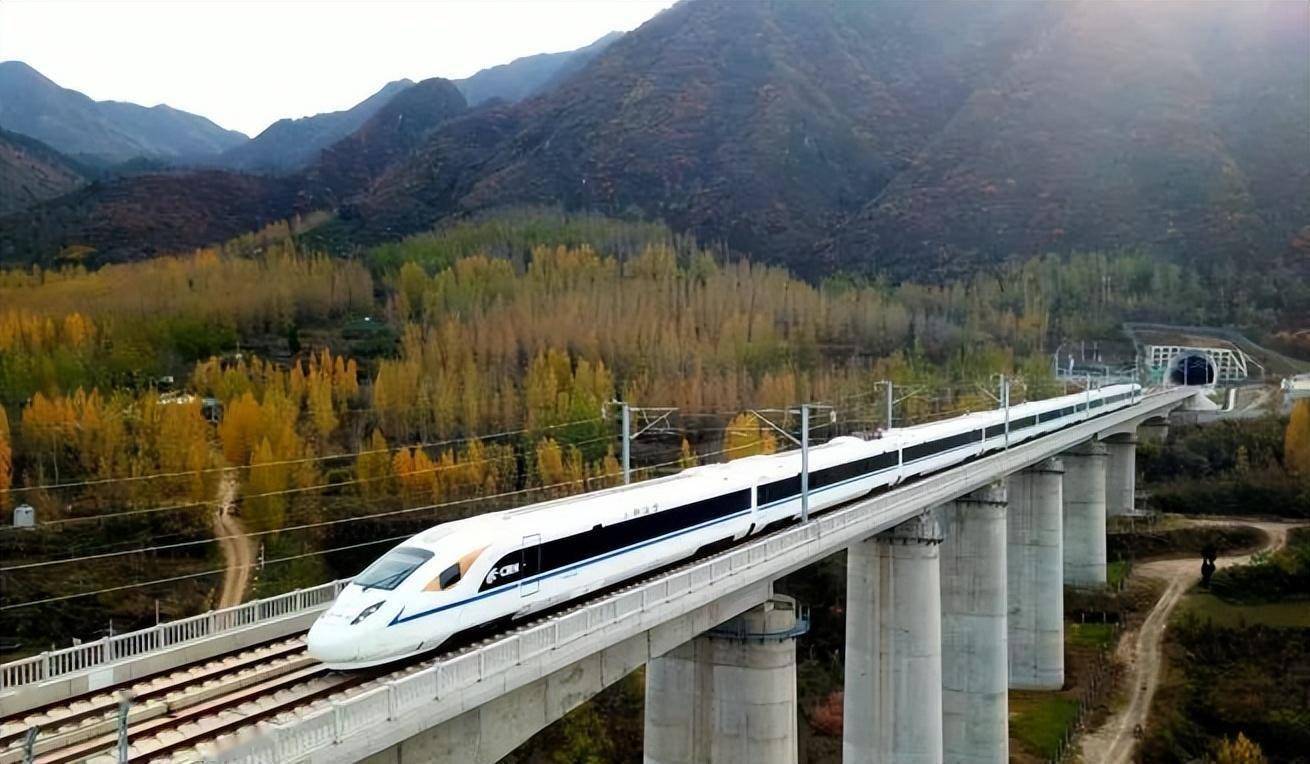 也是我国"八纵八横"高速铁路主通道中京昆通道的重要组成部分