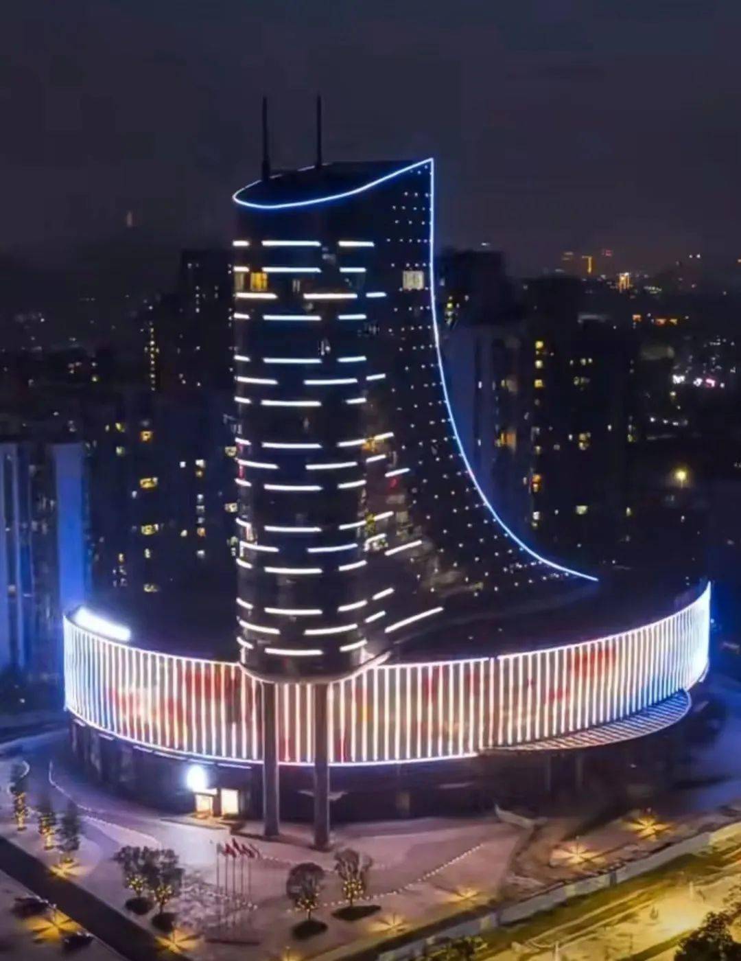 博汇快一些,项目在今年年中已经开业,尤其是【jk party】 ktv进驻之后