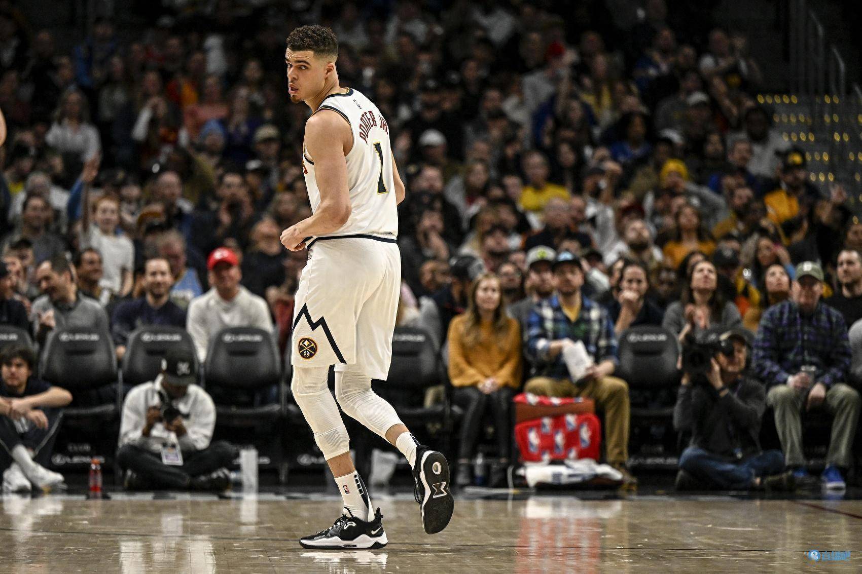 小迈克尔-波特半场12中6砍两队最高15分 另有5板2帽_直播_弹跳_跳投