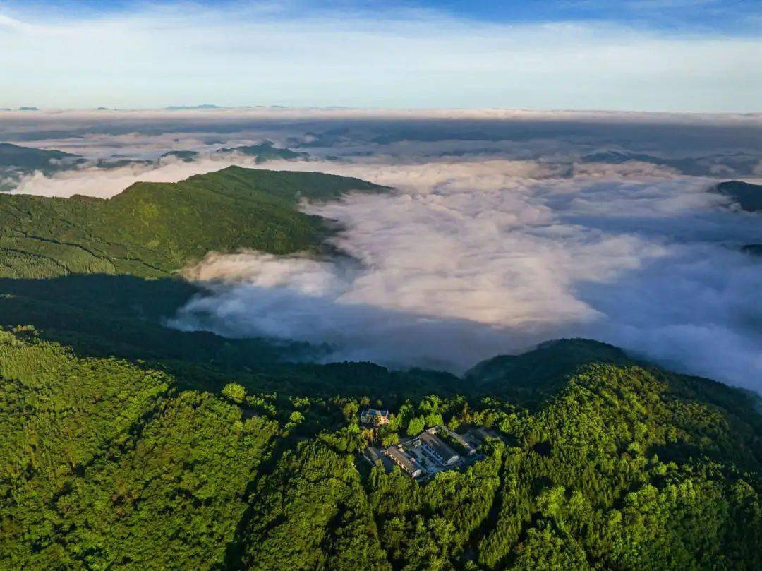 圖/女媧山晨曦在竹山,堵河源國家級自然保護區,九女峰國家森林公園