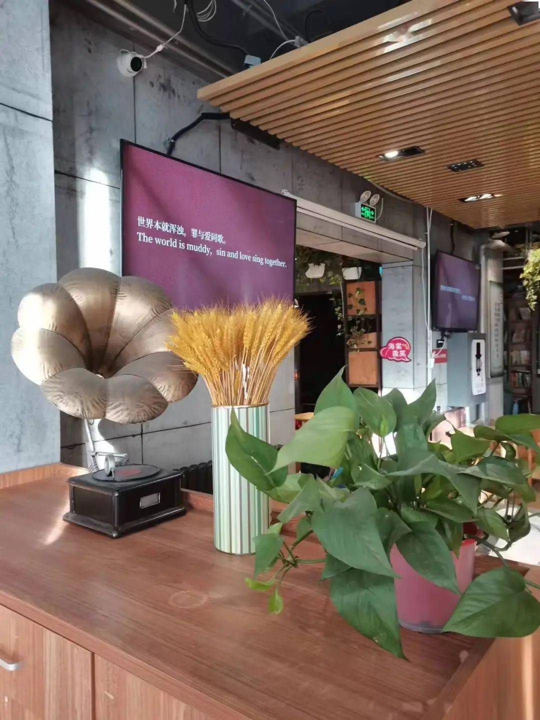 鹏翔学生公寓出门便可抵达,地理位置非常优越.