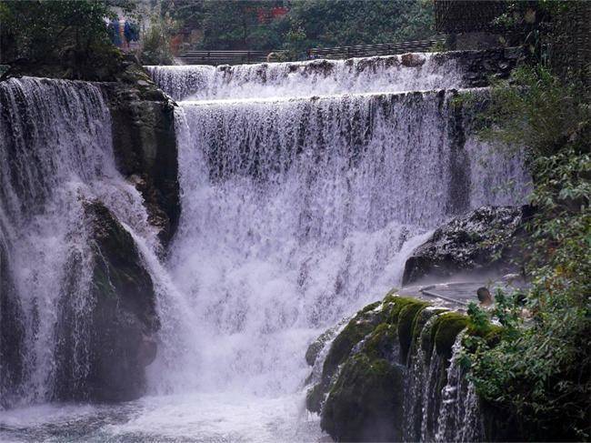 涼山普格九十九里懸崖溫泉爽翻了_溫泉之鄉_瀑布_東北