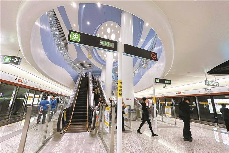 深圳首条地铁"山海专列"迎客_梅沙_车站_盐田