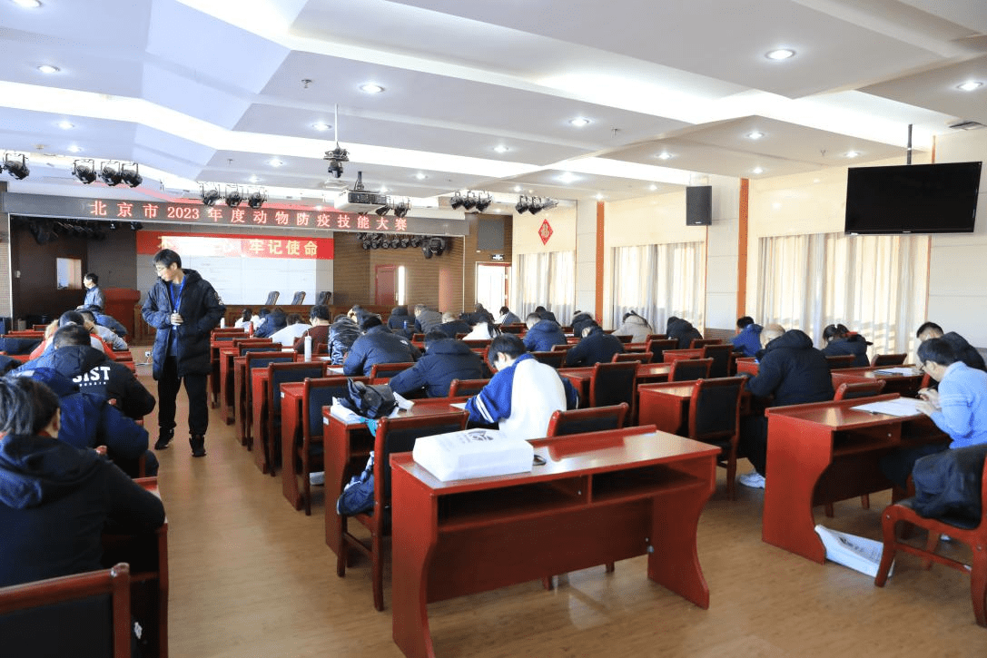 猪前腔静脉采血,鸡翅静脉采血,鸡心脏采血,鸡体解剖与采样等5项内容