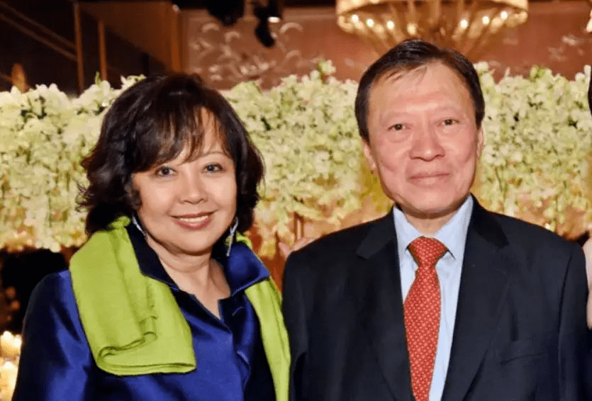 郭炳湘与妻子李天颖邝肖卿则在89岁这年,送走第三个孩子.