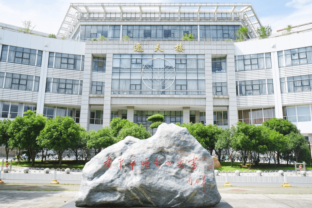 云南财经政法大学图片