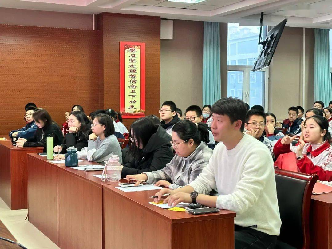 一桌一讲台,一师一生情——大同一中北校2023年"我和我的老师"迎新年