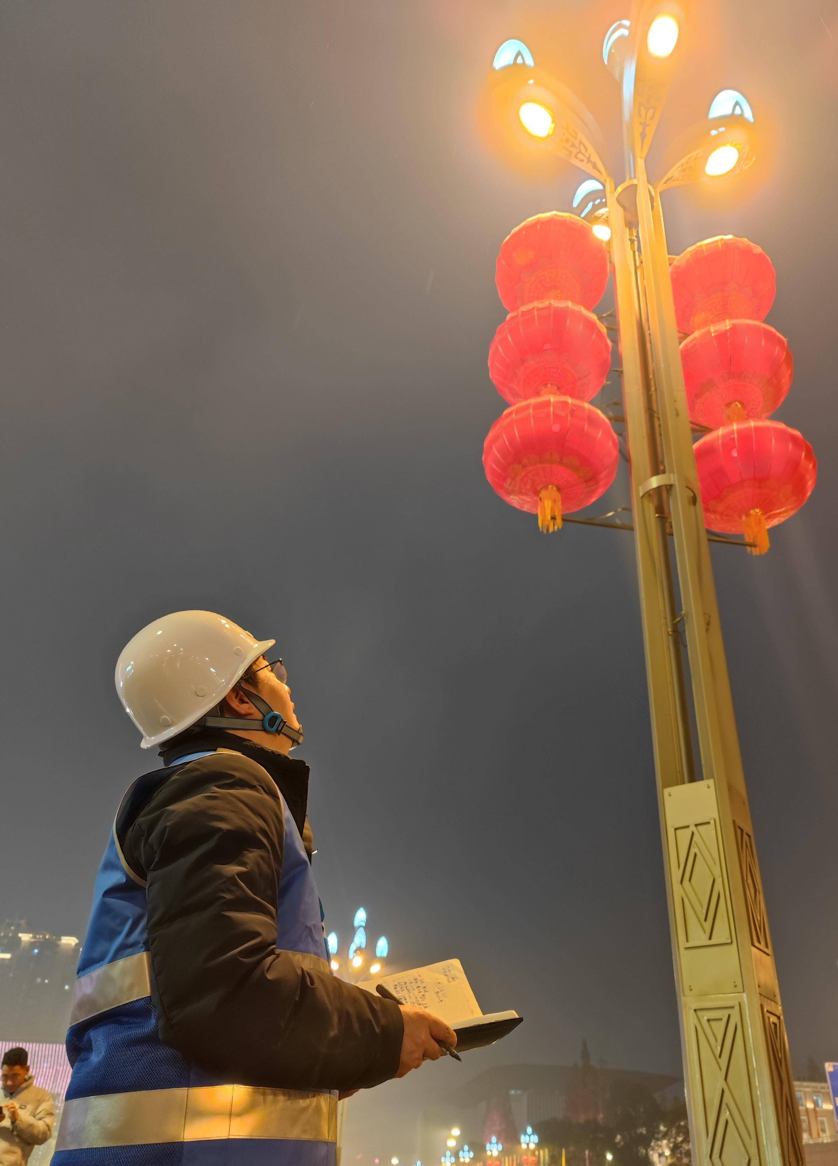 "蓉城掌灯人":守护璀璨夜景 照靓这座城市的美好_照明_易知波_工作