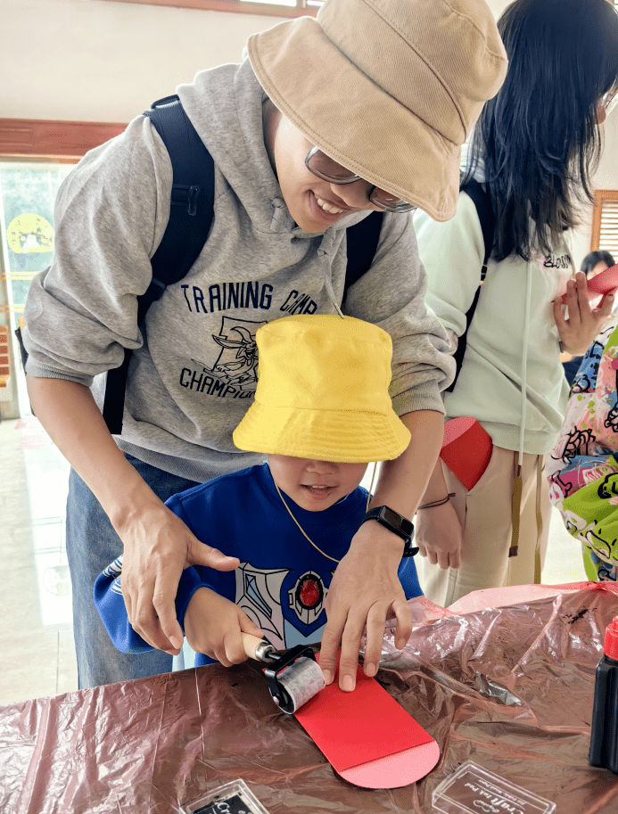 "元旦送挥春,龙马精神跑,拓印送祝福"元旦假期活动回