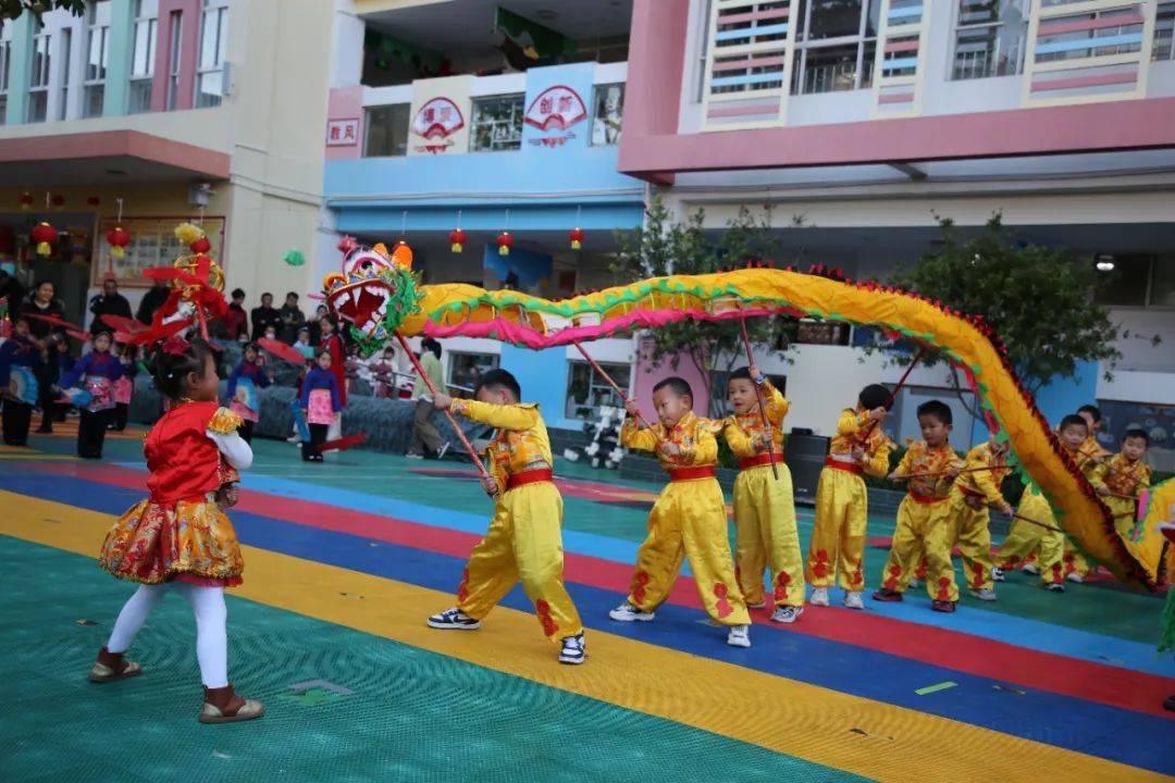 小朋友們這樣迎接新年……_幼兒園