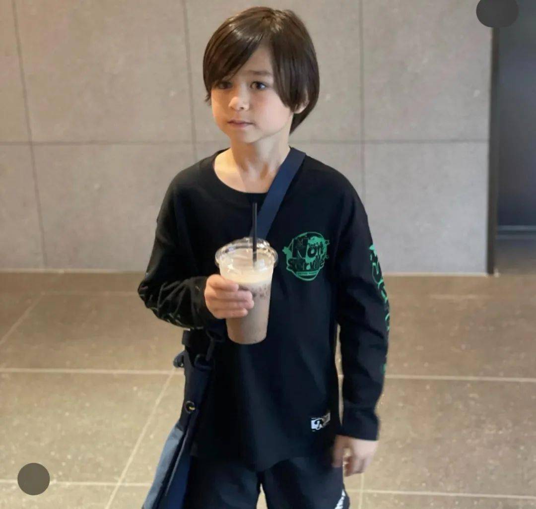 还记得表情包里的威廉和本特利吗?不足十岁粉丝百万?_sam_兄弟俩_爸爸