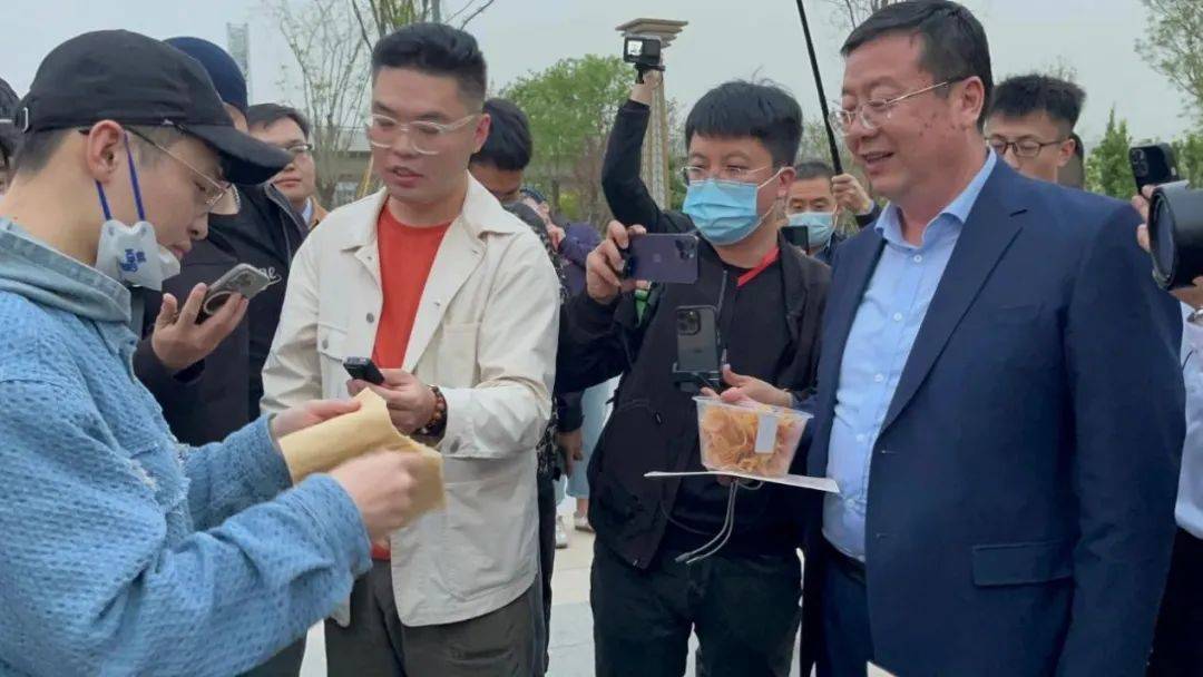 "你的马队""挑爷评美食""寻常姐妹""梦游记"等网红自媒体发布旅游资讯