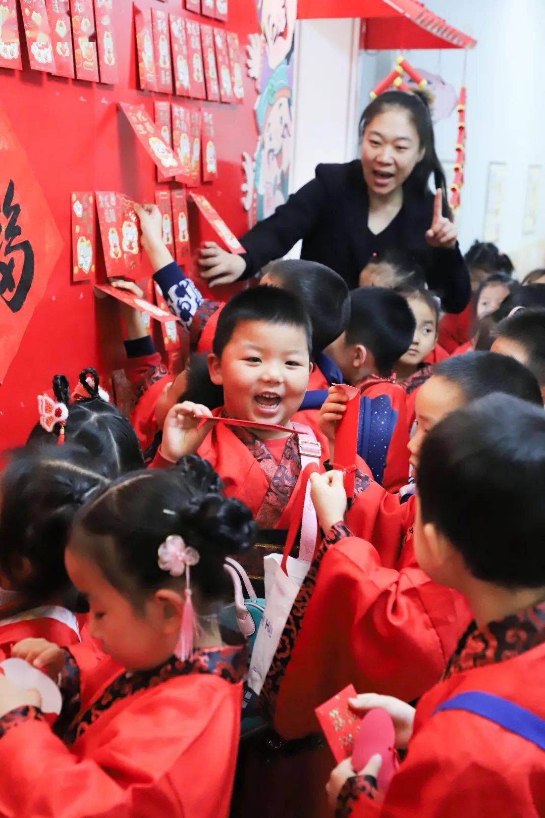 元旦快樂 | 劍橋虎娃在幼兒園裡逛~廟~會_教育_廟會