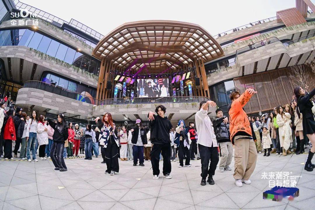 探店|新年第一天,我选择在金地广场泡上一整天!_未来_艺术_年轻人