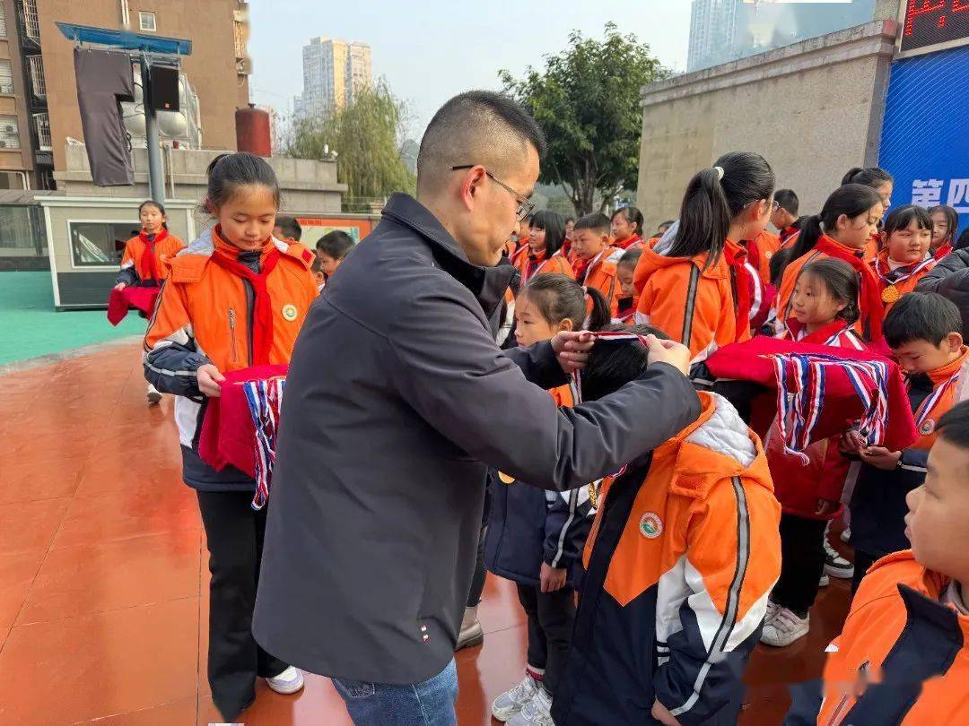 千里之行,始于"足"下——巴中市中坝小学举行第九届校园足球联赛_比赛