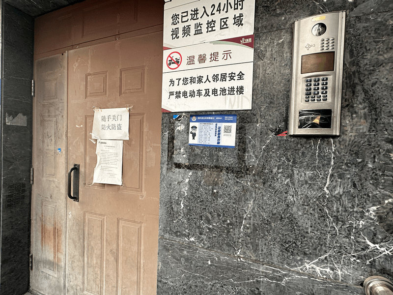 【大家商量着办】换新门、开“心”门,多元参与解难题_社区_居民_单元